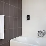 Rosa Com Piscina E Jacuzzi Salir de Matos
