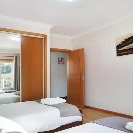 Rosa Com Piscina E Jacuzzi *