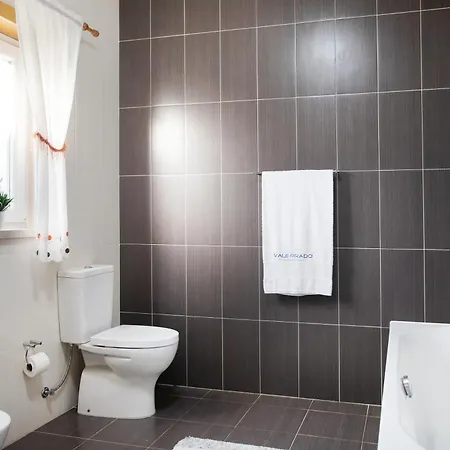 Rosa Com Piscina E Jacuzzi * Salir de Matos