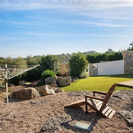 Rosa Com Piscina E Jacuzzi *