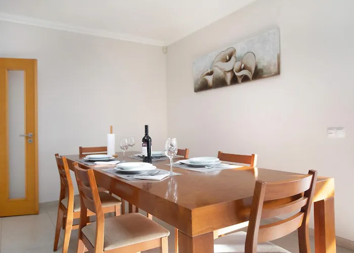 Rosa Com Piscina E Jacuzzi