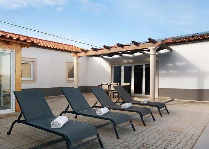 Rosa Com Piscina E Jacuzzi Villa *