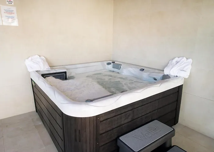 Villa Rosa Com Piscina E Jacuzzi Salir de Matos