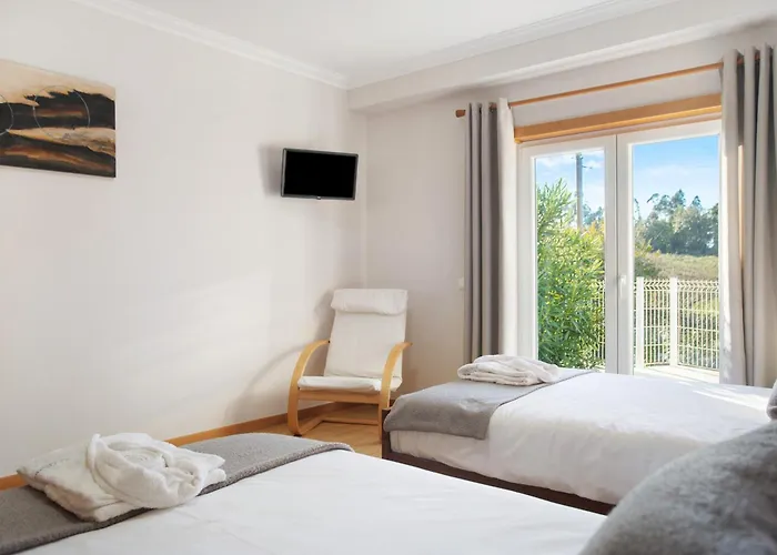 Rosa Com Piscina E Jacuzzi * Salir de Matos